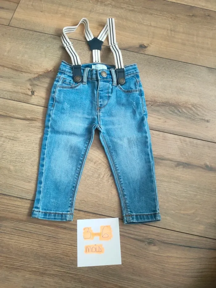 Jeans avec bretelles pour bébé garçon Primark 3-6 mois