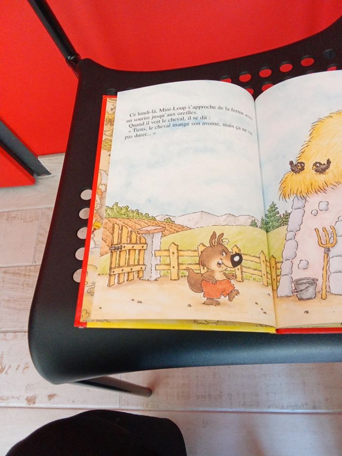 Livre, Mini-Loup, Le petit loup tout fou - photo numéro 5