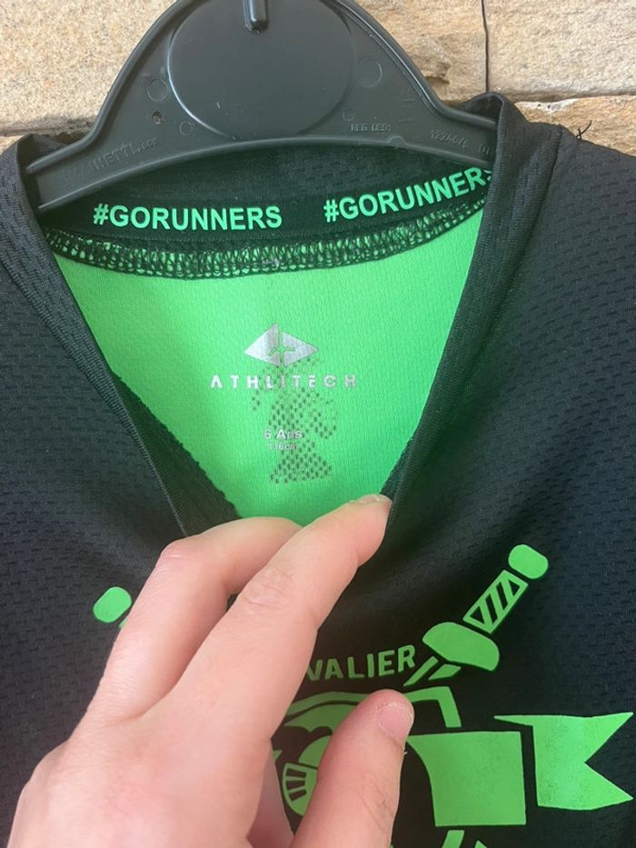 Maillot de sport taille 6 ans - photo numéro 2
