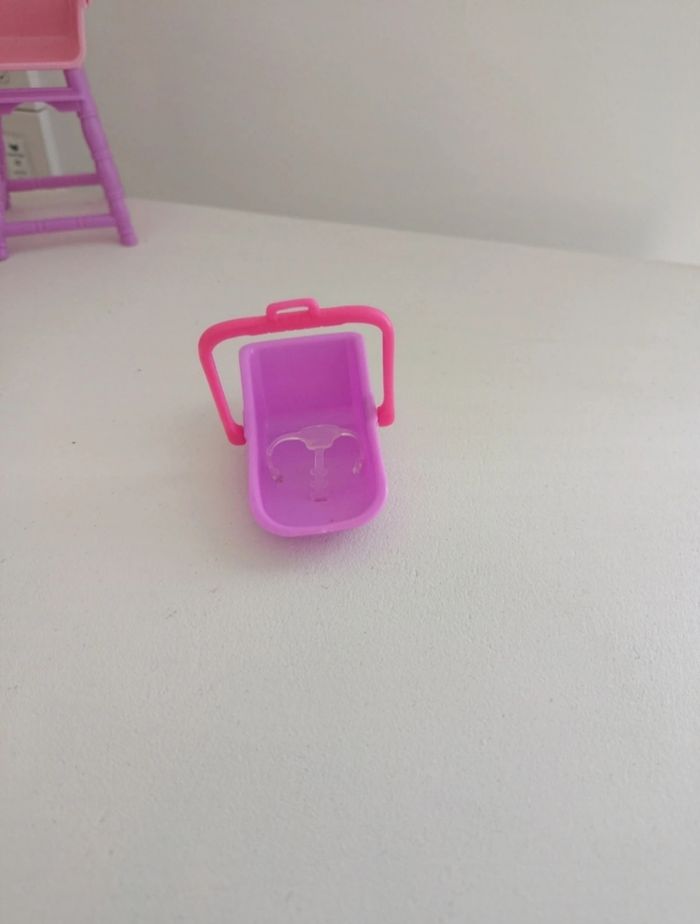 Barbie avec ses deux enfants et ses accessoires - photo numéro 4