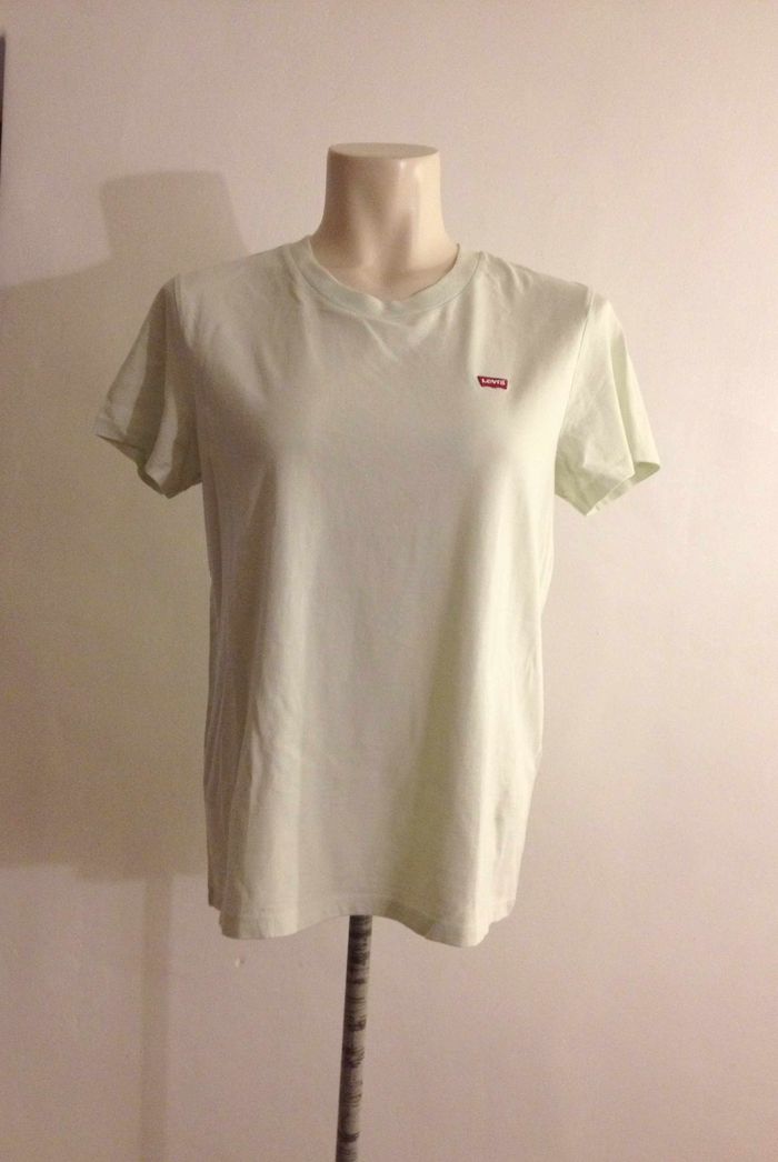 T shirt à enfiler ✧ vert pale ✧ manches courtes ✧ look masculin ✧ taille 38 ✧ levi's