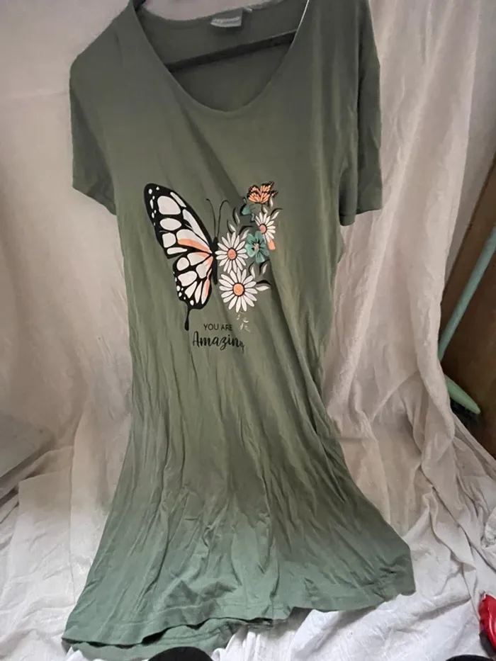 T-shirt de nuit long Nightwear – T.L, vert à motifs papillons & pâquerettes - photo numéro 2