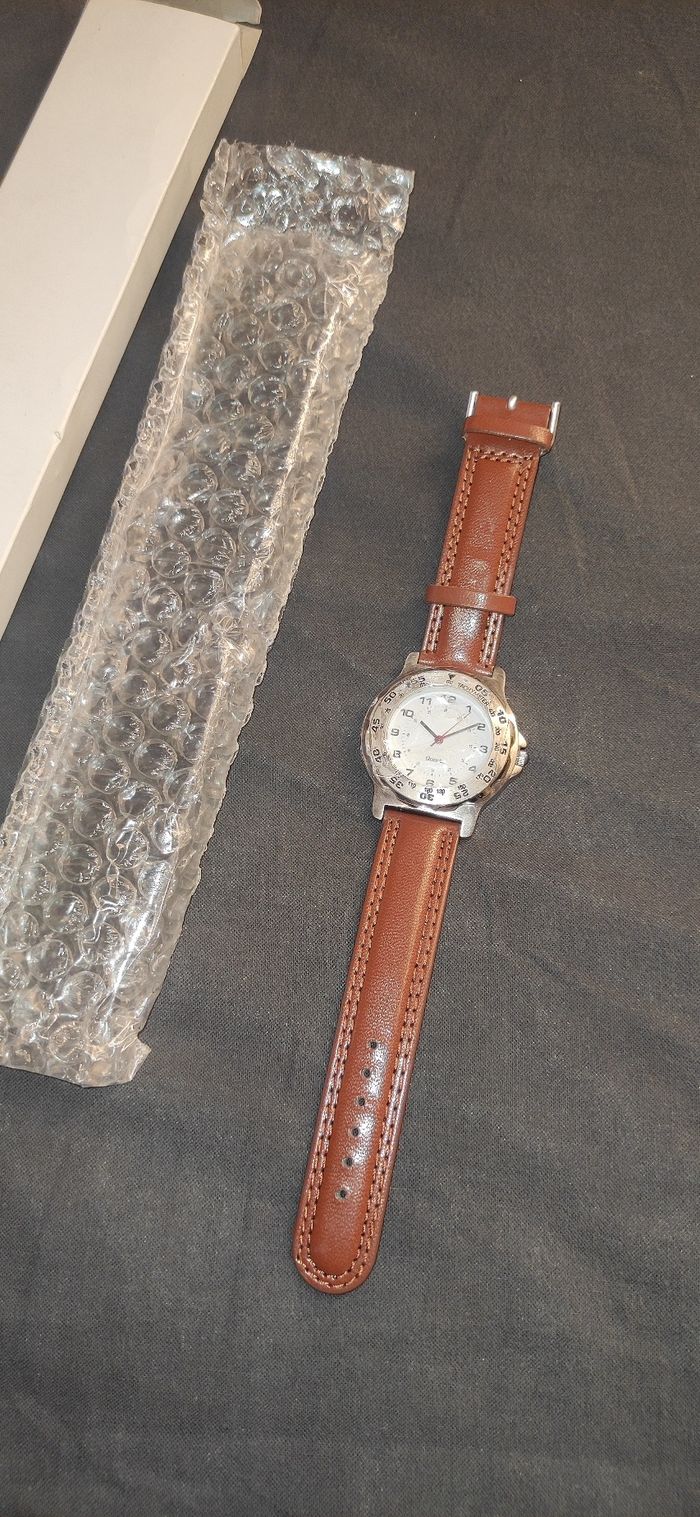 Montre quartz neuve