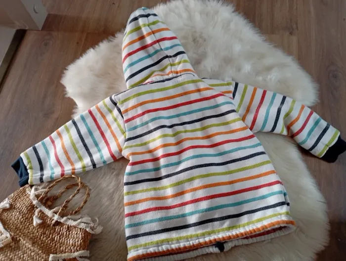 1€ sweat mixte 🌈 les petits cœur à la mer 3 ans - photo numéro 9
