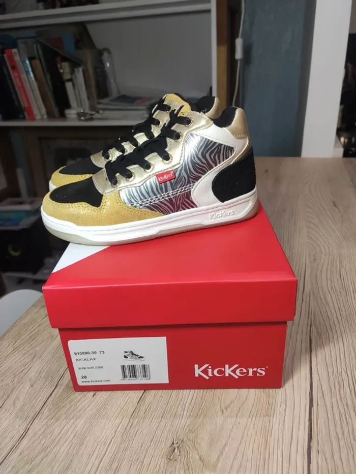 Basket chaussures cuir kickers neuves 28