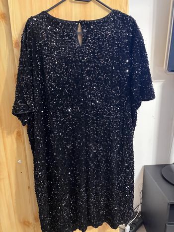 Robe mi longue noir pailletée neuf