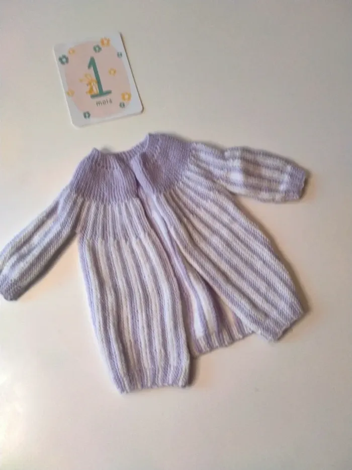 Ensemble tricoté bébé fait main 1 mois - photo numéro 3