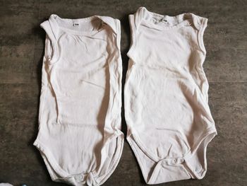 Lot Bodies sans manches bébé 3/6 mois neufs