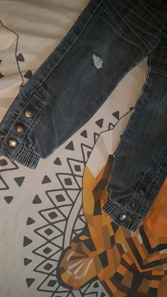 Jean 4 ans
Réduction jusqu'à -60% - photo numéro 4