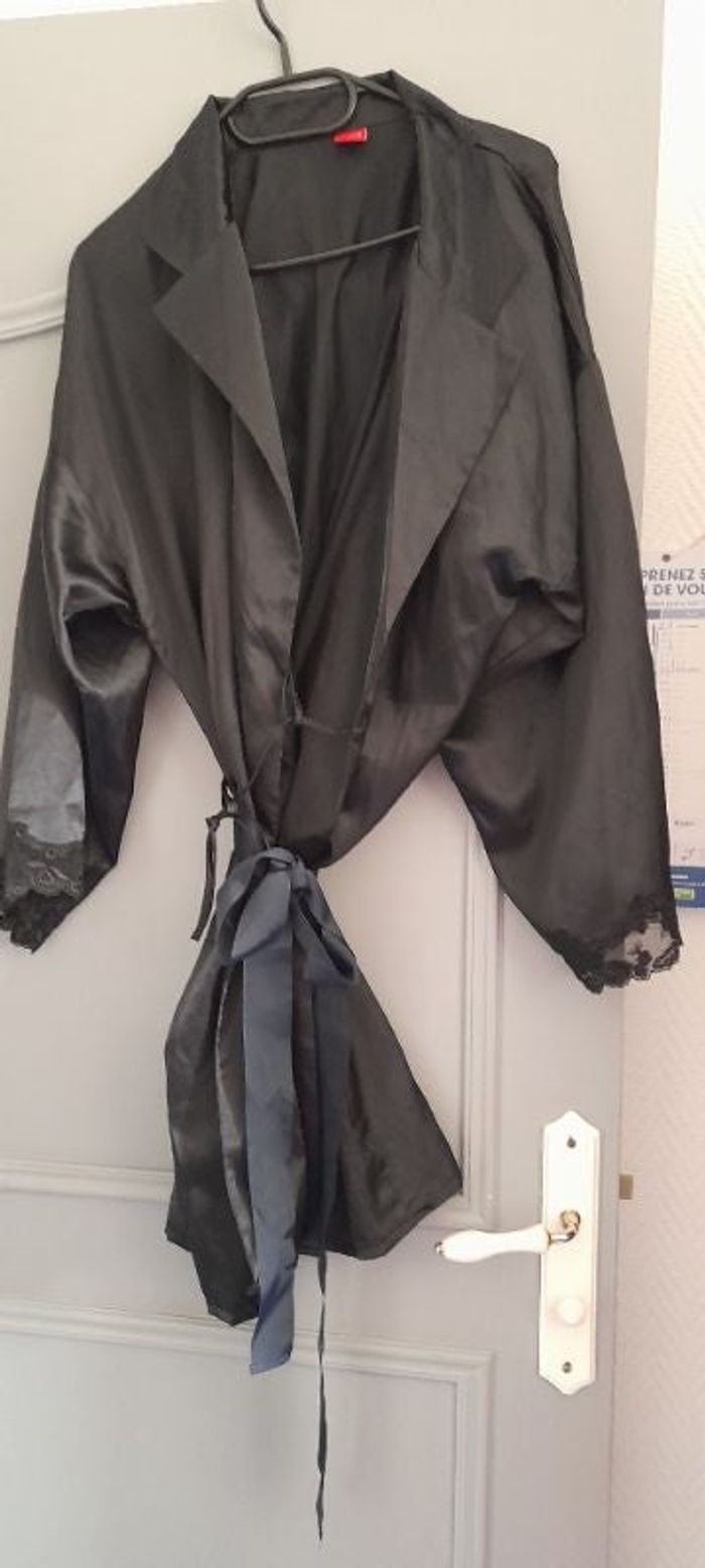 Peignoir nylon long noir longue manches