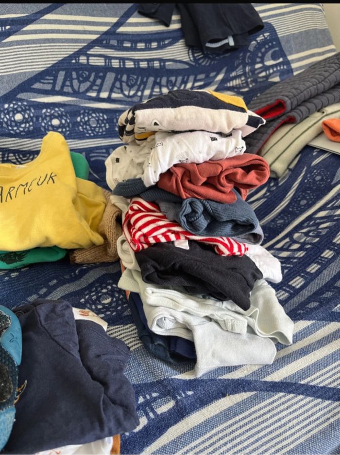 Lot de vêtements bébé