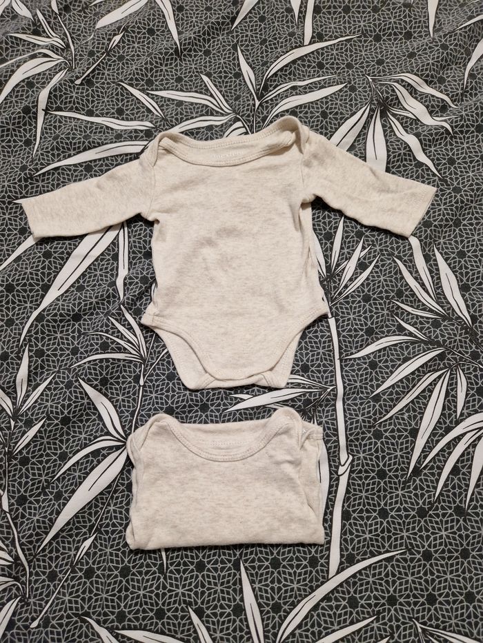 Lot bodies 3 mois - photo numéro 2