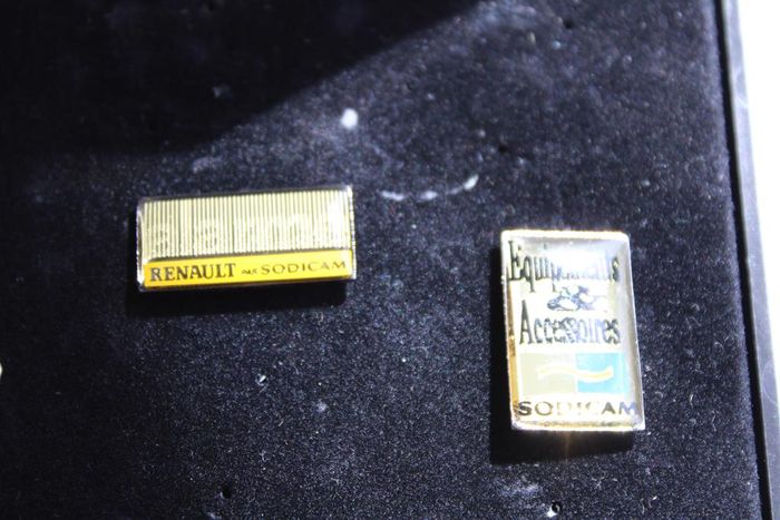 Lot pin's thème accessoires automobiles Renault - photo numéro 8