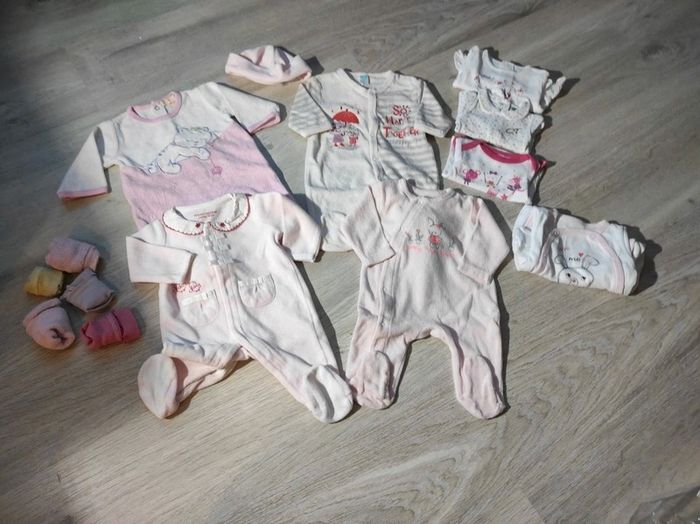Lot 1 mois pyjamas bodies bonnet - photo numéro 2