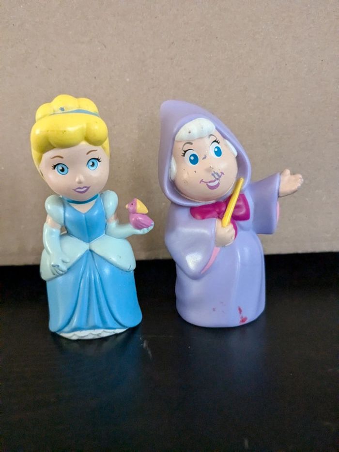 2 figurines Cendrillon et la bonne fée