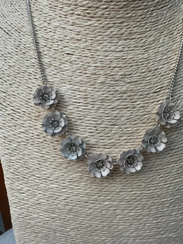 Parure collier + boucles d'oreilles fleur rose pale - photo numéro 8