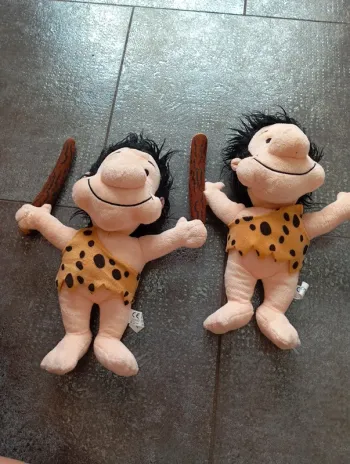 2 peluches du parc des grottes de Haan