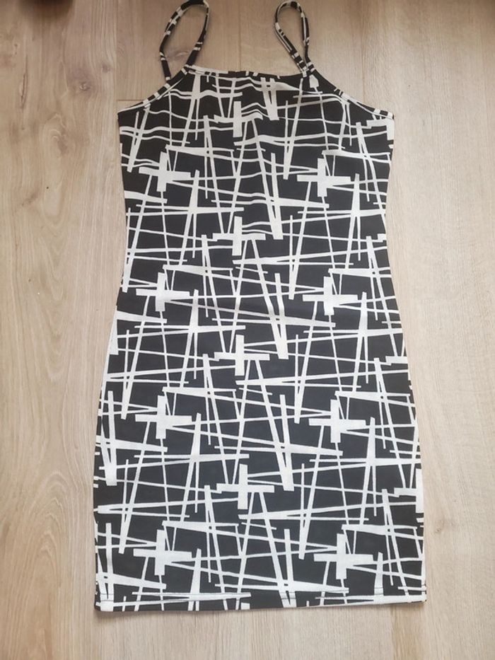 Robe noir et blanche a bretelle 36