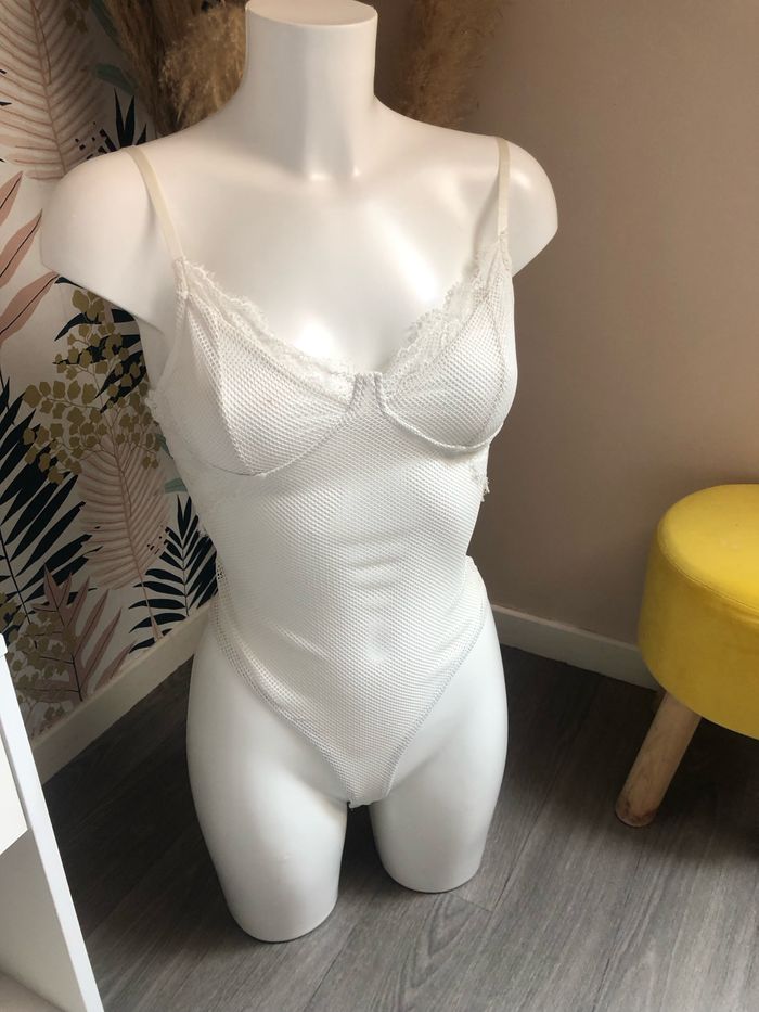 Body dentelle