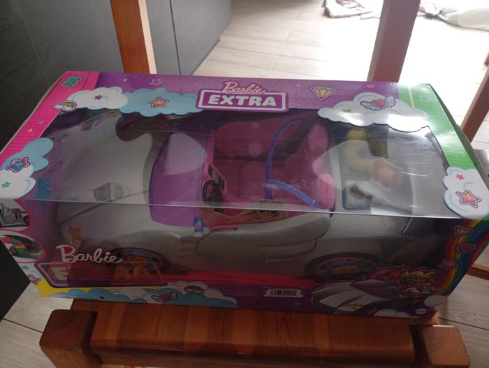 Voiture barbie extra neuve