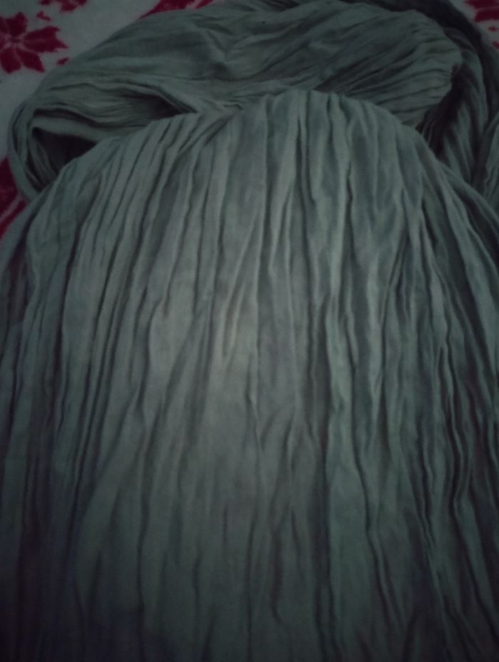 Écharpe grise en très bon état