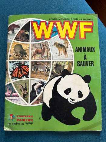 Album livre Panini vignettes autocollants complet WWF animaux à sauver du monde