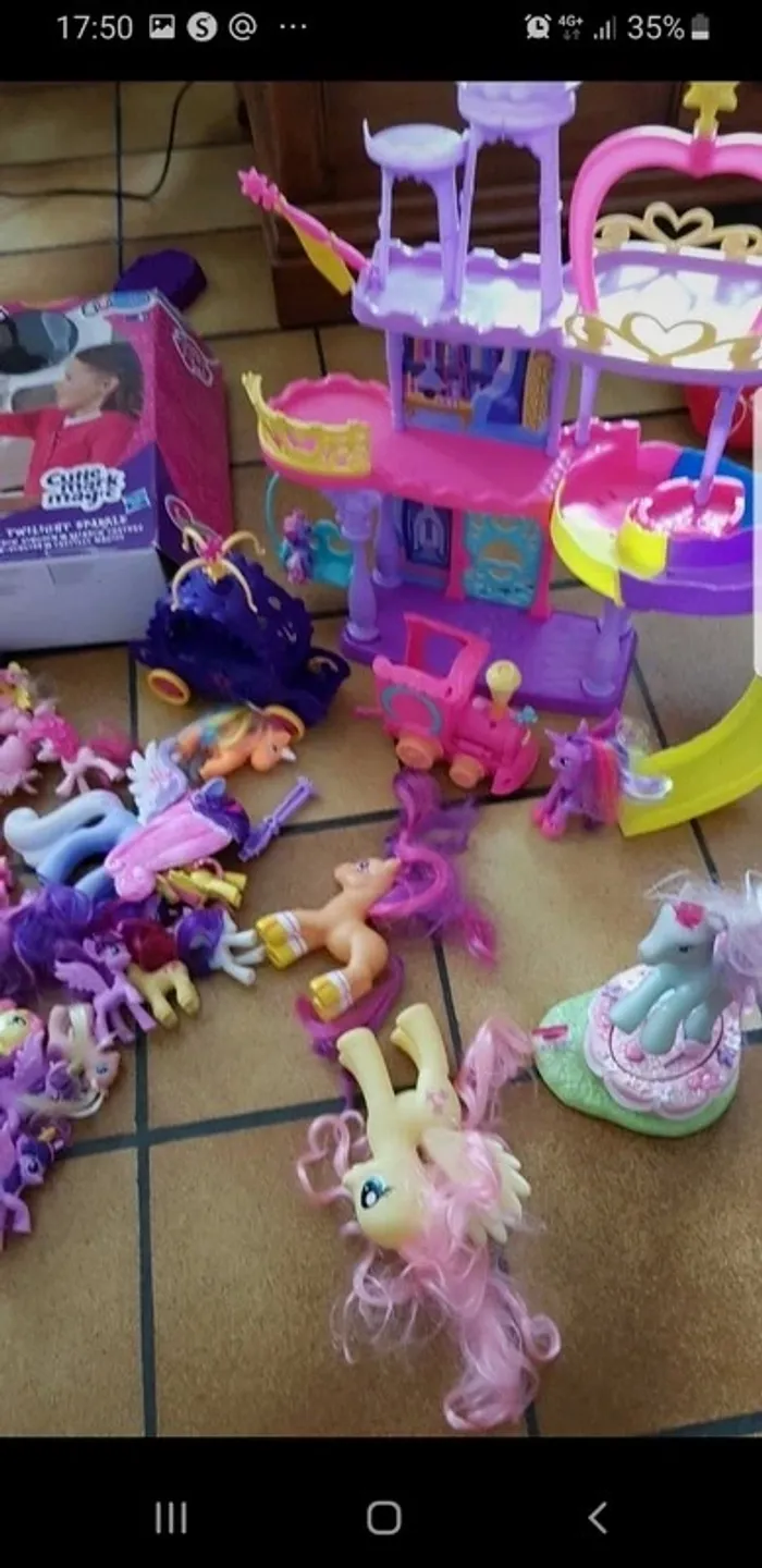 Lot de little poney avec château