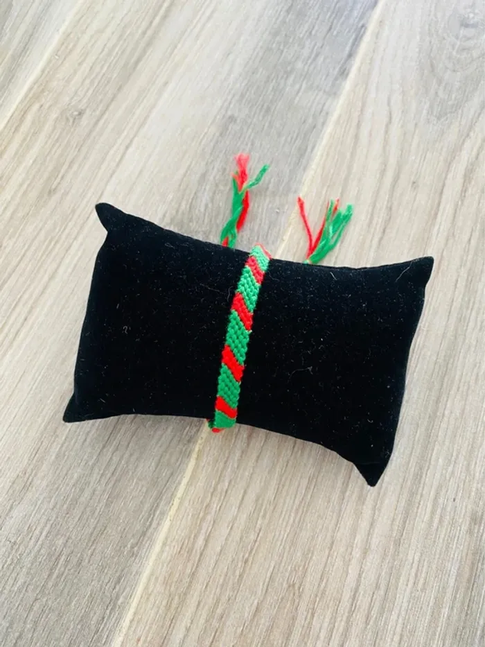 Bracelet d’amitié brésilien vert et rouge