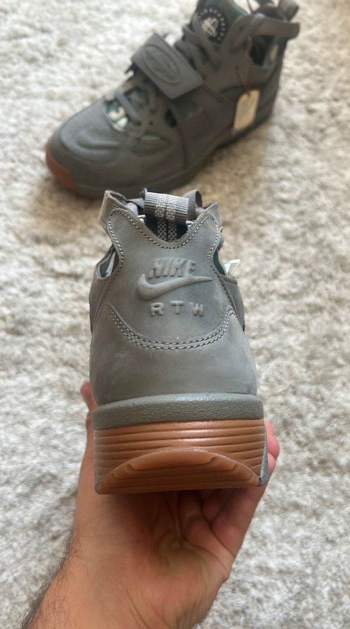 Nike Air Trainer Huarache x Corteiz – Gully Grey – Taille 46 - photo numéro 9