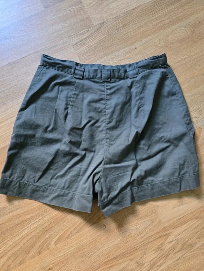 Short kaki - photo numéro 3