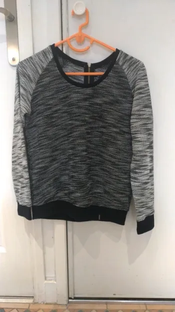 Pull léger large gris, blanc et noir