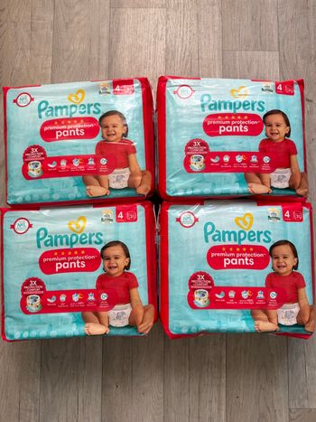 Lot de 124 couches Pampers premium pants taille 4