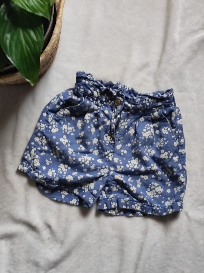 Short fleurie taille 6ans - photo numéro 2