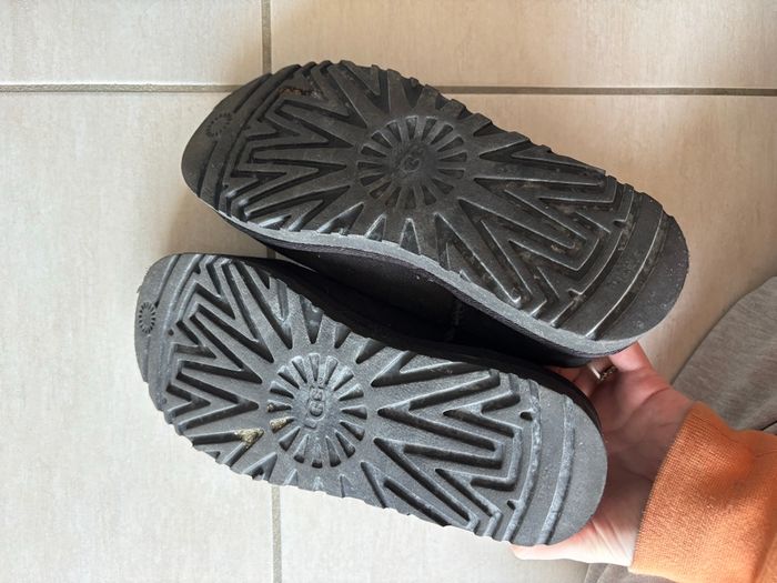 Ugg mini noire - photo numéro 5