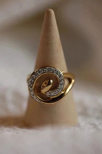 Bague spirale en plaqué or et zircons
