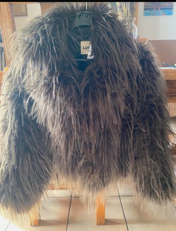 Manteau fausse fourrure