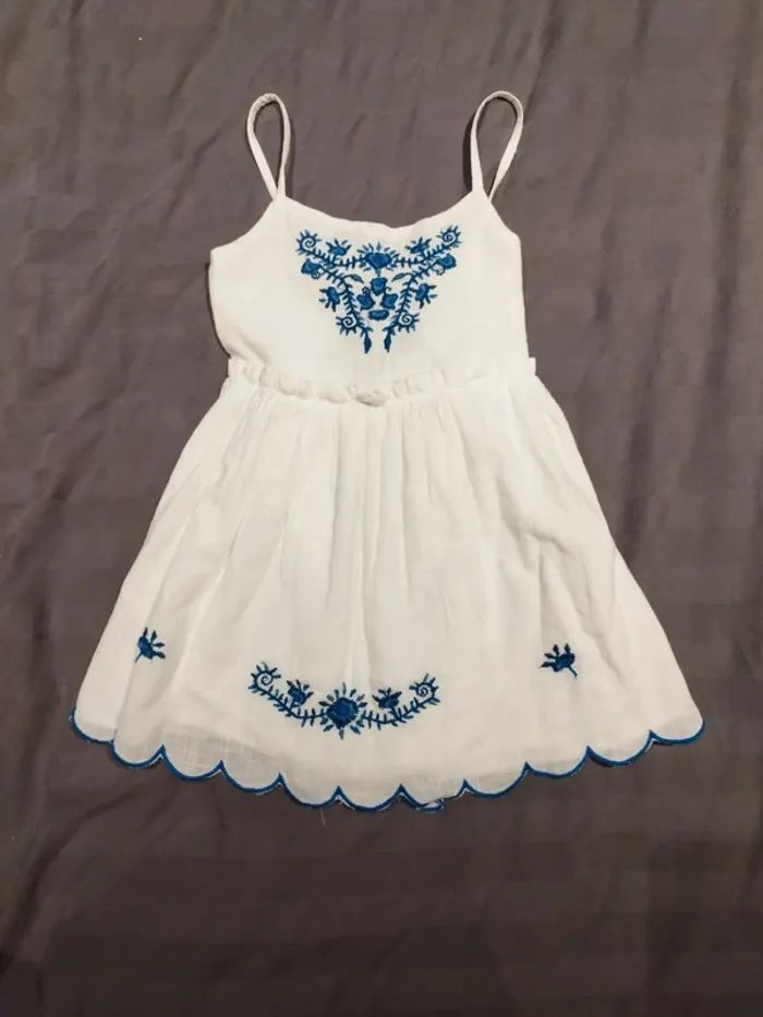Robe blanche Vertbaudet 4 ans