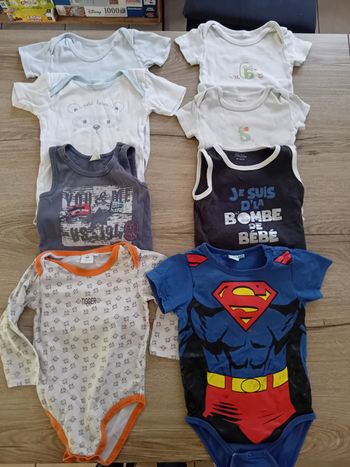 Lot 8 bodies 24 mois