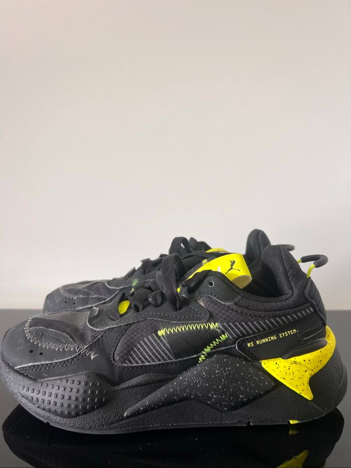 Paire de chaussures puma.