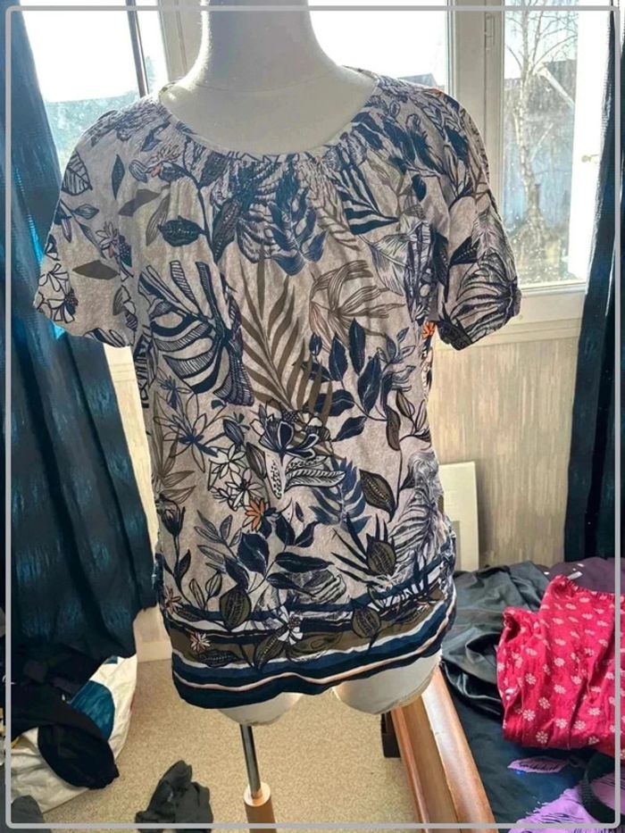 TEE shirt motif floral taille 40 marque canda - photo numéro 2