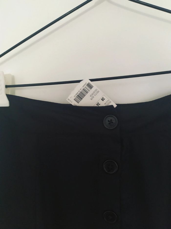 Jupe d'été noire fluide trapèze à boutons Pimkie Taille 38 Neuf avec étiquette - photo numéro 3