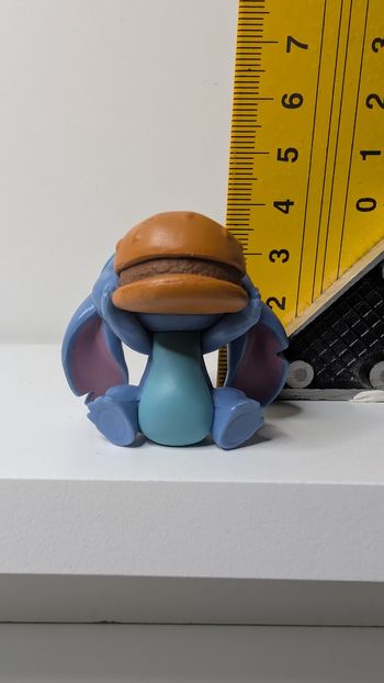 [Giochi Preziosi] Petite figurine stitch mange un burger