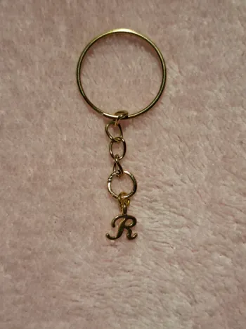 đ Porte-clĂ©s lettre "R" dorĂ©e â simple, chic & personnalisĂ©
