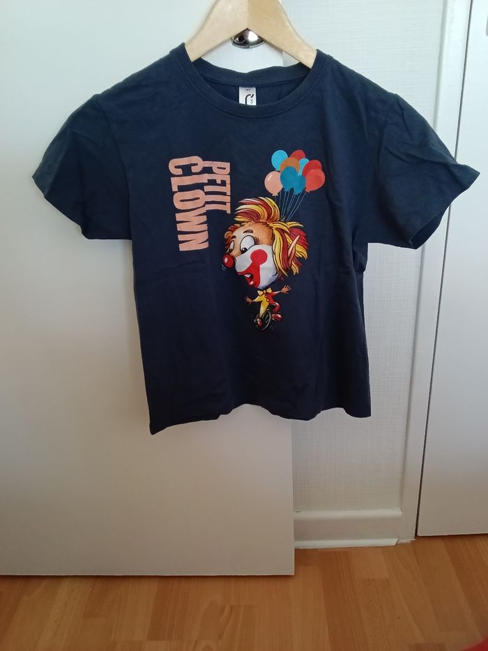 Tee-shirt cap fun bleu marine et multicolore