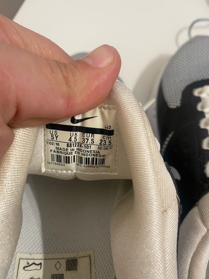 Basket Nike air essential noir et blanches - photo numéro 9