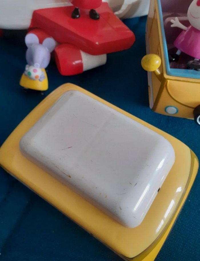 Avion et camping car peppa pig avec 4 figurines petit format - photo numéro 5