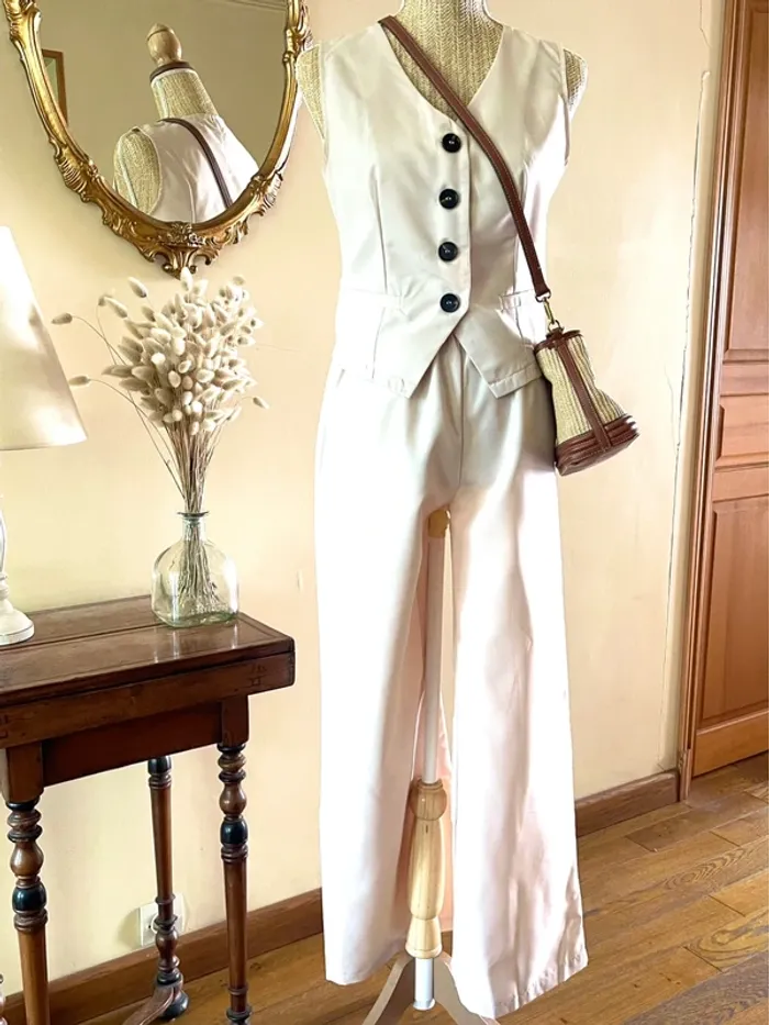 Sublime Ensemble Élégant Écru Neuf - Top & Pantalon - Taille S/M - photo numéro 2
