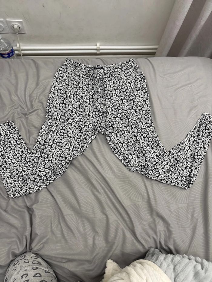 Pantalon léger à fleur