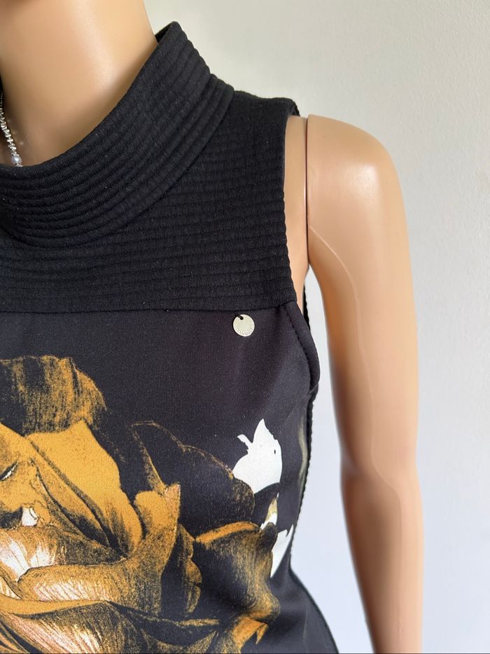 Robe noire et imprimée sans manches Rinascimento taille S bon état - photo numéro 4