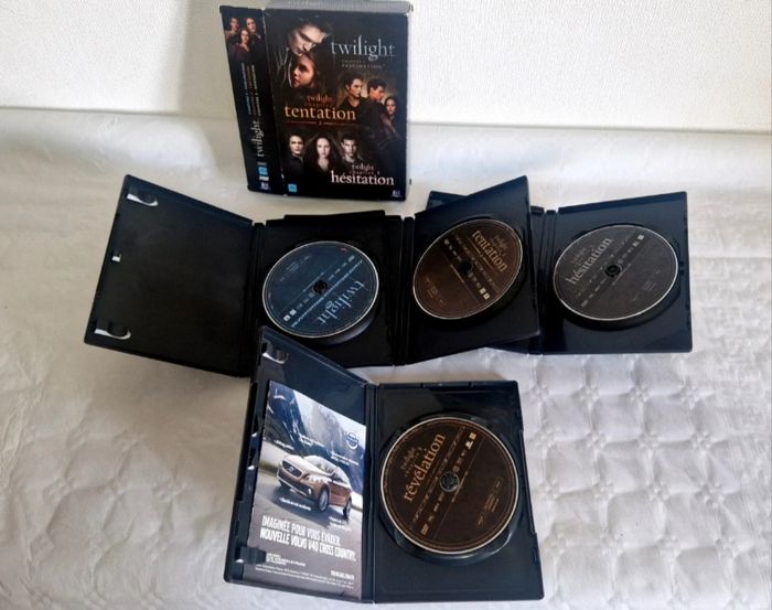 Lot DVD Twilight Saga Chapitres 1 2 3 et 5 Fantastique - photo numéro 2